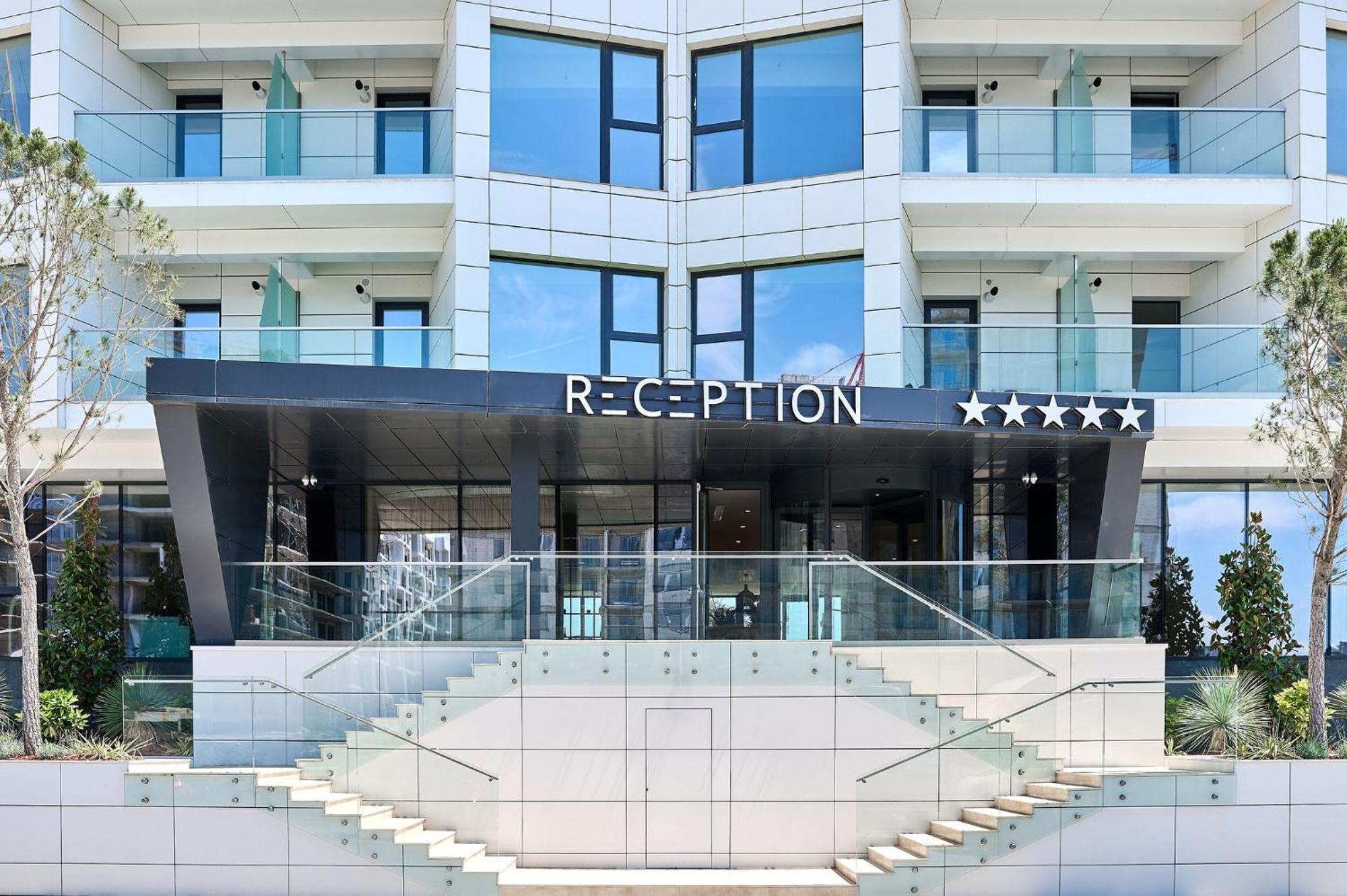 Wave N' Sea Apartment In Infinity Beach Resort - Parking Mamaia Exterior photo